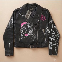 Campera Biker Ecocuero Blanca con Estampa Grafiti y Rostro Pop