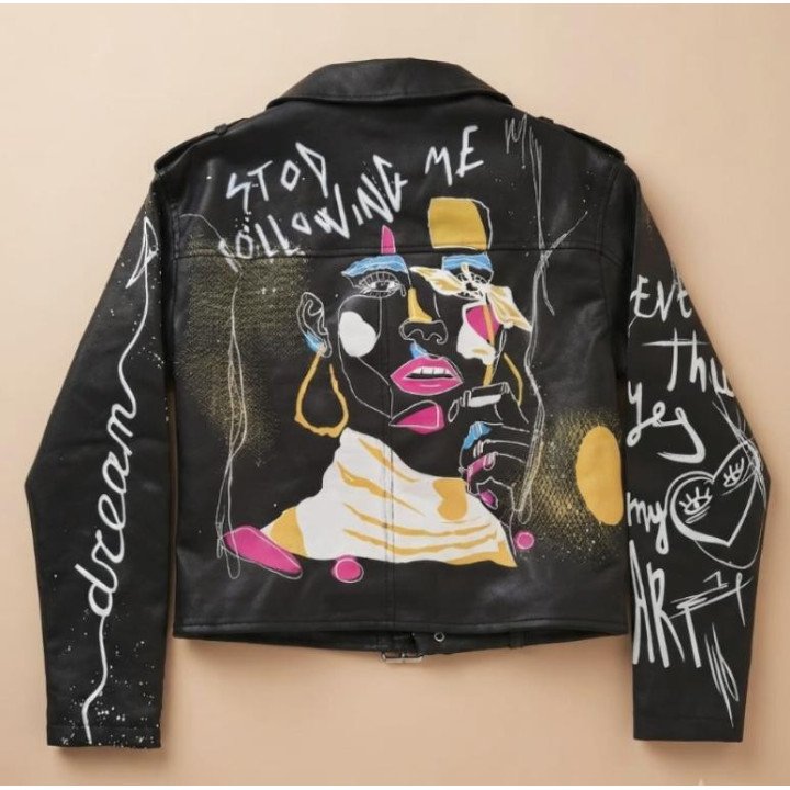 Campera Biker Ecocuero Blanca con Estampa Grafiti y Rostro Pop