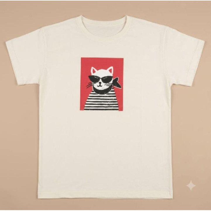 Remera Blanco Crudo Estampa Gato Marinero Anteojos Algodón
