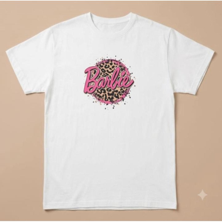 Remera Blanca Estampa Barbie Logo Animal Print Algodón