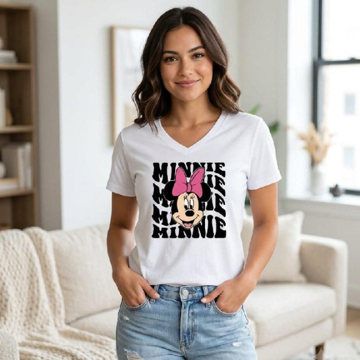 Remera Blanca Cuello V Estampa Minnie Mouse Algodón